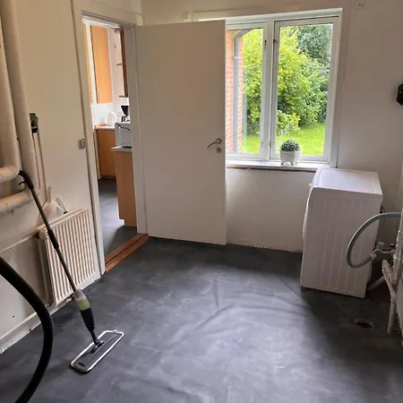 4 Vaerelses Hyggeligt Hus - 5 *